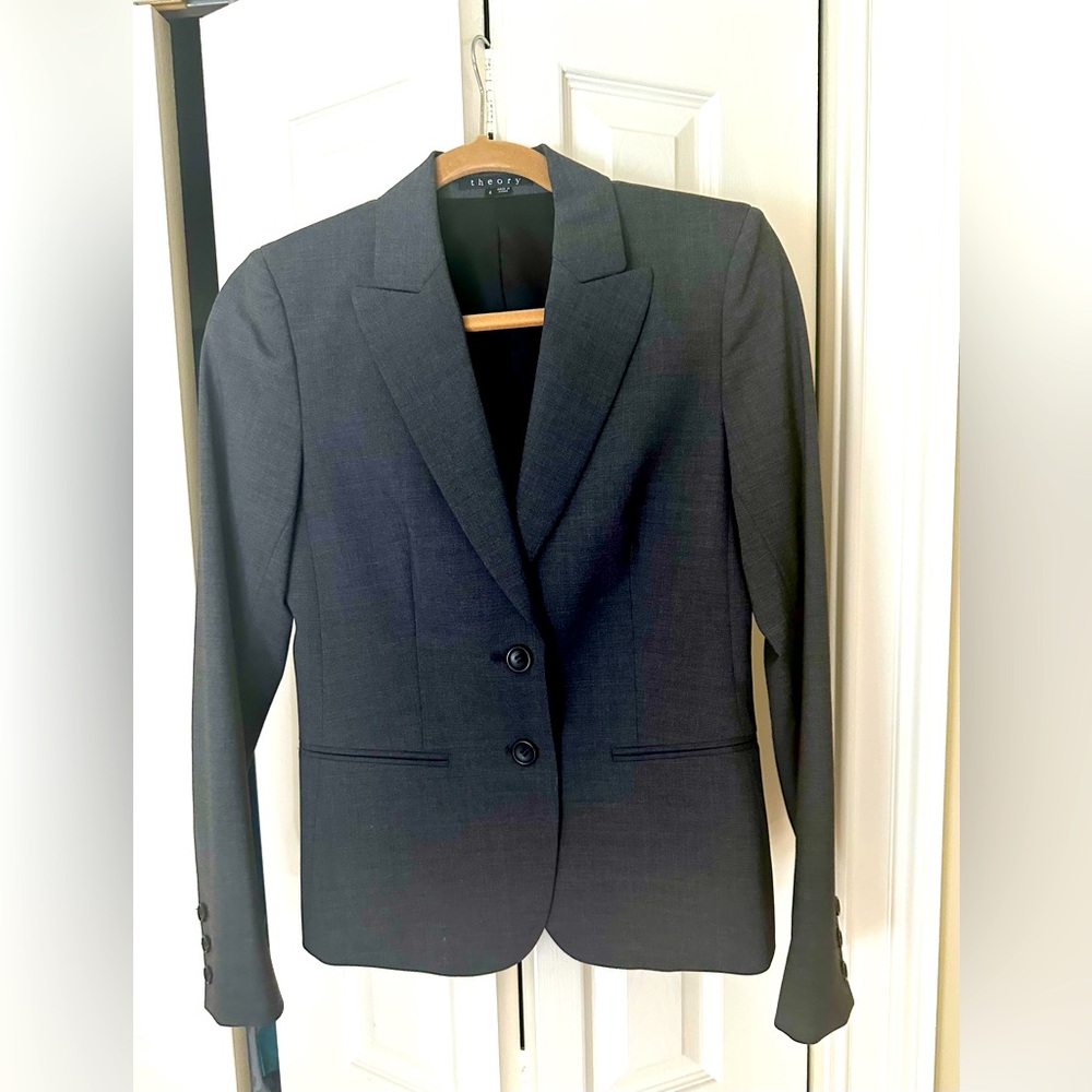 Theory Women’s Gray 2 piece Pant Suit Size 4